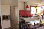 A vendre par TAIC Immobilier agence immobilière en ligne secteur Albi / Gaillac Villa d'architecte plain-pied sur 160m2 et 3000m2 de terrain en situation dominante.