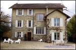 A vendre par TAIC Immobilier - Graulhet - Maison de maitre sur 250m2 avec piscine, centrale photovoltaique,jardin,beaux éléments,tarn,81