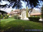 A vendre par TAIC Immobilier, Villefranche de rouergue maison d'architecte de 200m2 et sous sol 120m2,piscine,pool house,terrain 3250m2,12,aveyron