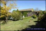 A vendre par TAIC Immobilier secteur Cordes sur Ciel Joli corp de ferme en U de 200m2 sur 8000m2 de parc avec tennis et piscine