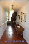 A vendre par TAIC Immobilier à Castres Grande longère de 1000m2 sur 8900m2 de terrain comprenant partie privative, 7 studios et dépendances,puit,lavoir.
