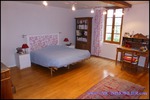 A vendre par TAIC Immobilier à Castres Grande longère de 1000m2 sur 8900m2 de terrain comprenant partie privative, 7 studios et dépendances,puit,lavoir.