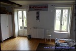 A vendre par TAIC Immobilier à Castres Grande longère de 1000m2 sur 8900m2 de terrain comprenant partie privative, 7 studios et dépendances,puit,lavoir.