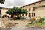 A vendre par TAIC-Immobilier agence immobilière à Cordes sur Ciel, propriété de 400m2 à Albi avec carrière, 13 boxes,dépendances,puits, sur 27 hectares