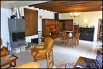 A vendre par TAIC-Immobilier agence immobilière à Cordes sur Ciel, propriété de 400m2 à Albi avec carrière, 13 boxes,dépendances,puits, sur 27 hectares