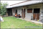A vendre par TAIC-Immobilier agence immobilière à Cordes sur Ciel, propriété de 400m2 à Albi avec carrière, 13 boxes,dépendances,puits, sur 27 hectares