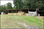 A vendre par TAIC-Immobilier agence immobilière à Cordes sur Ciel, propriété de 400m2 à Albi avec carrière, 13 boxes,dépendances,puits, sur 27 hectares