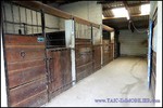 A vendre par TAIC-Immobilier agence immobilière à Cordes sur Ciel, propriété de 400m2 à Albi avec carrière, 13 boxes,dépendances,puits, sur 27 hectares