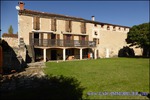 A vendre par Taic Immobilier : Cordes sur Ciel ancien corps de ferme sur 6 hectares et ses dépendances, vue sur Cordes, puits