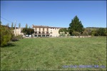 A vendre par Taic Immobilier : Cordes sur Ciel ancien corps de ferme sur 6 hectares et ses dépendances, vue sur Cordes, puits
