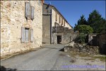 A vendre par Taic Immobilier : Cordes sur Ciel ancien corps de ferme sur 6 hectares et ses dépendances, vue sur Cordes, puits