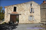A vendre par Taic Immobilier : Cordes sur Ciel ancien corps de ferme sur 6 hectares et ses dépendances, vue sur Cordes, puits