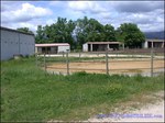 A vendre par TAIC Immobilier A vendre Secteur Avignon : Domaine équestre sur 15Ha permettant l'exploitation en écurie de propriétaires, poneys club, haras, commerce de chevaux. Superbes installations ! Manège, 4 Carrières , maison de maître etc