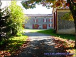 A vendre par TAIC-Immobilier Entre Castres et Réalmont Superbe corps de ferme de 350m2 avec sa maison de gardien et dépendances sur 19 hectares .Granges, Auvents, Puits,Calme