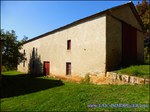 A vendre par TAIC-Immobilier Entre Castres et Réalmont Superbe corps de ferme de 350m2 avec sa maison de gardien et dépendances sur 19 hectares .Granges, Auvents, Puits,Calme