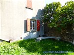 A vendre par TAIC-Immobilier Entre Castres et Réalmont Superbe corps de ferme de 350m2 avec sa maison de gardien et dépendances sur 19 hectares .Granges, Auvents, Puits,Calme