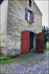 A vendre par TAIC-Immobilier Entre Castres et Réalmont Superbe corps de ferme de 350m2 avec sa maison de gardien et dépendances sur 19 hectares .Granges, Auvents, Puits,Calme