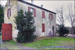 A vendre par TAIC-Immobilier Entre Castres et Réalmont Superbe corps de ferme de 350m2 avec sa maison de gardien et dépendances sur 19 hectares .Granges, Auvents, Puits,Calme